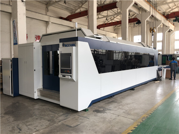 2000 วัตต์ cnc โลหะเครื่องตัดไฟเบอร์เลเซอร์จากประเทศจีนสำหรับสแตนเลส