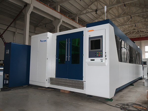 เครื่องตัดแผ่นไฟเบอร์เลเซอร์แบบปิดเต็มตาราง 2500 วัตต์