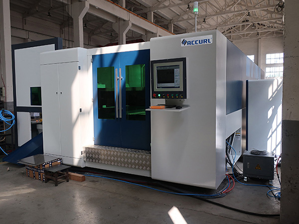 เครื่องตัดไฟเบอร์เลเซอร์ 3000W พร้อมตัวเปลี่ยนพาเลทคู่