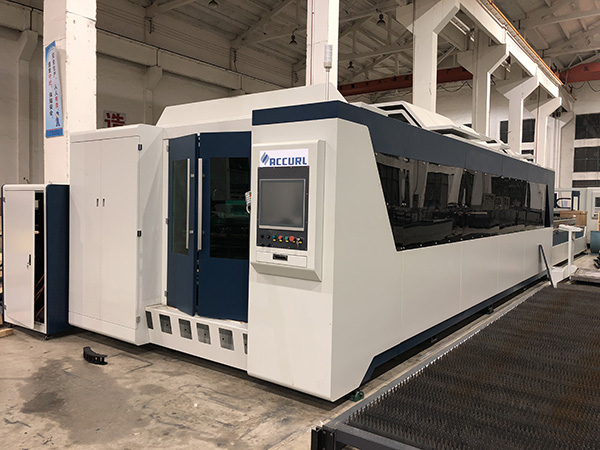 เครื่องตัดเลเซอร์ไฟเบอร์โลหะ 3000mmx1500mm CNC สำหรับสแตนเลสเหล็กเหล็กคาร์บอนวัสดุ