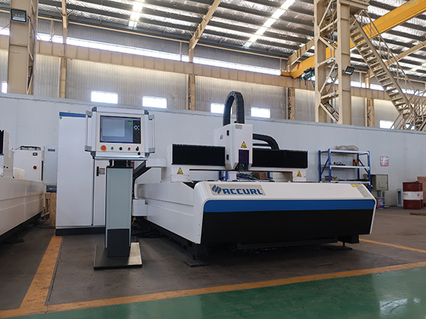 CNC 1000 วัตต์ไฟเบอร์เลเซอร์ราคาเครื่องตัด