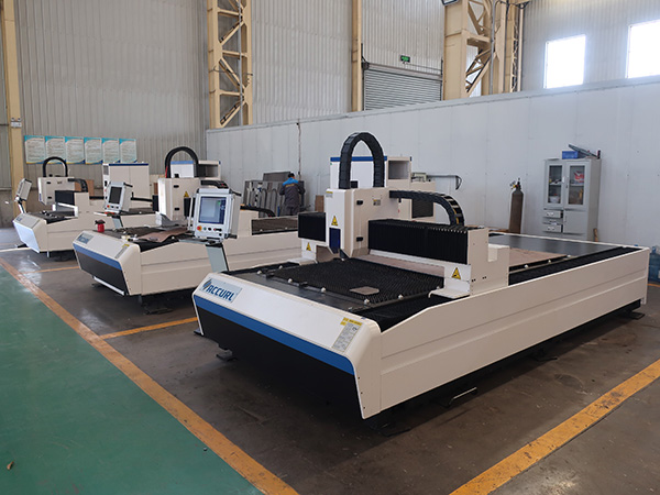 CNC เลเซอร์ผลิต 1000 วัตต์ 2000 วัตต์ 3kw ป้องกันเครื่องตัดไฟเบอร์เลเซอร์โลหะ