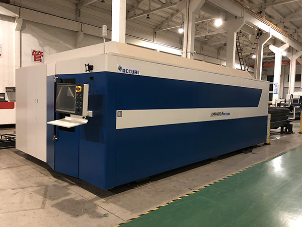 ไฟเบอร์เลเซอร์และเครื่องตัดแผ่นโลหะด้วยพาเลทแบบปิด