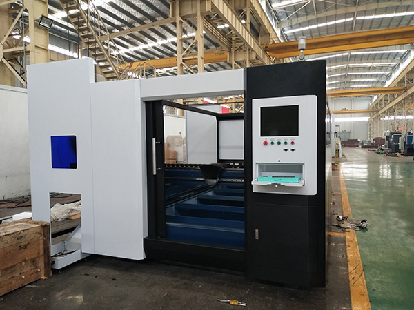 ความแม่นยำสูง 3000x1500mm ขนาดเล็ก 1,000 วัตต์ 1500 วัตต์ไฟเบอร์เลเซอร์ราคาเครื่องตัด